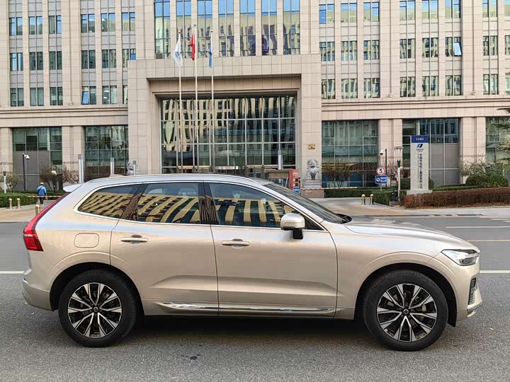 Фото 8 - Volvo XC60