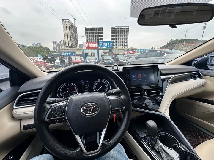 Фото 12 - Toyota Camry