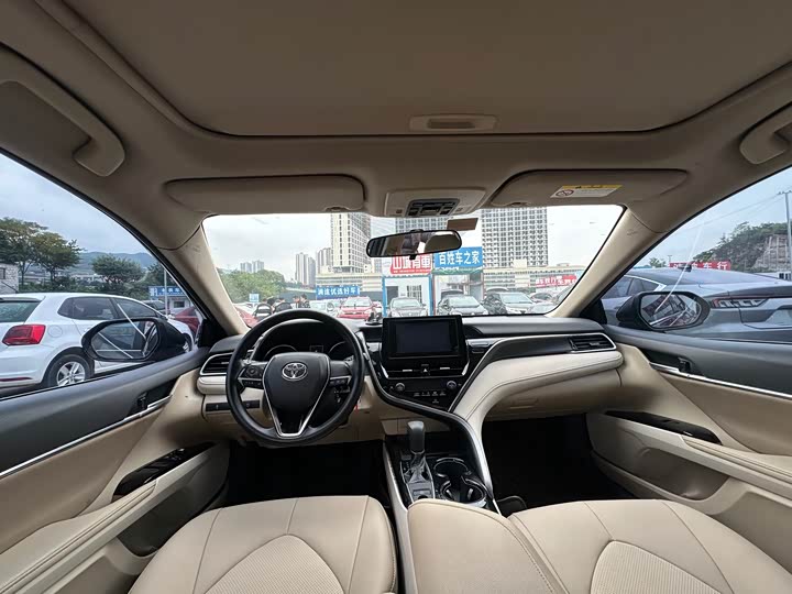 Фото 13 - Toyota Camry