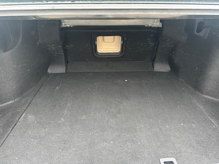 Фото 14 - Toyota Camry