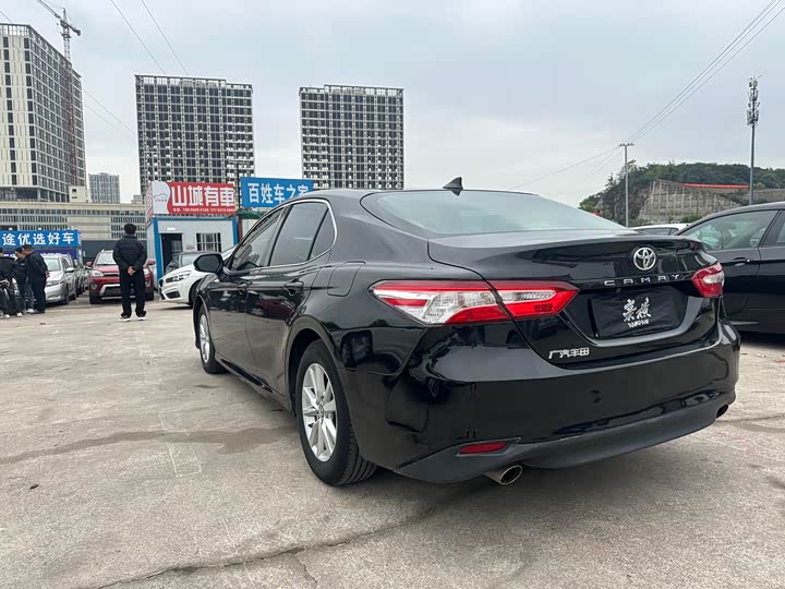 Фото 4 - Toyota Camry