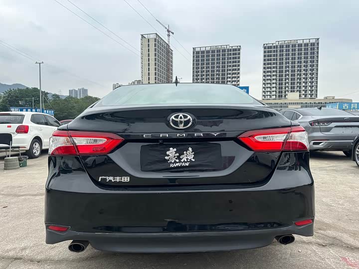 Фото 5 - Toyota Camry