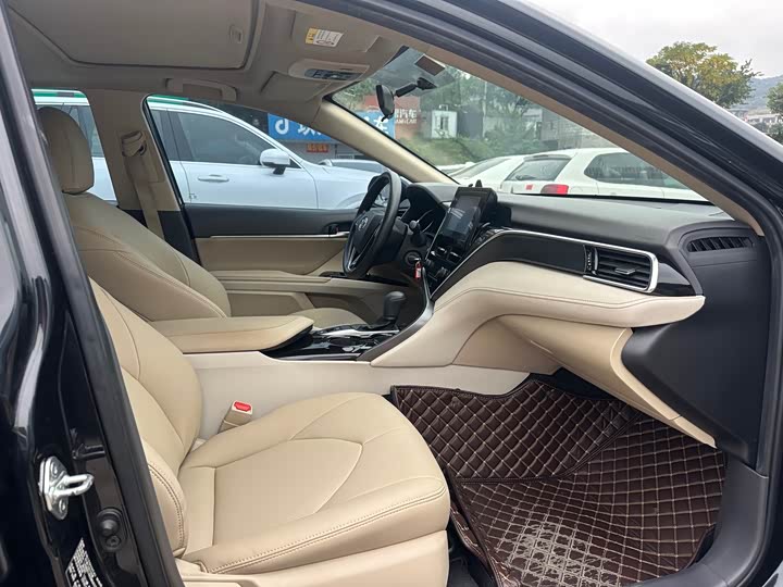 Фото 9 - Toyota Camry