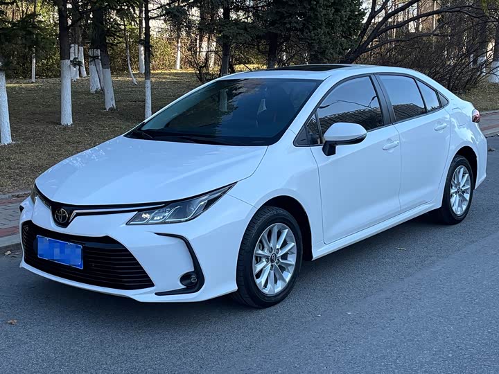 Фото 1 - Toyota Corolla