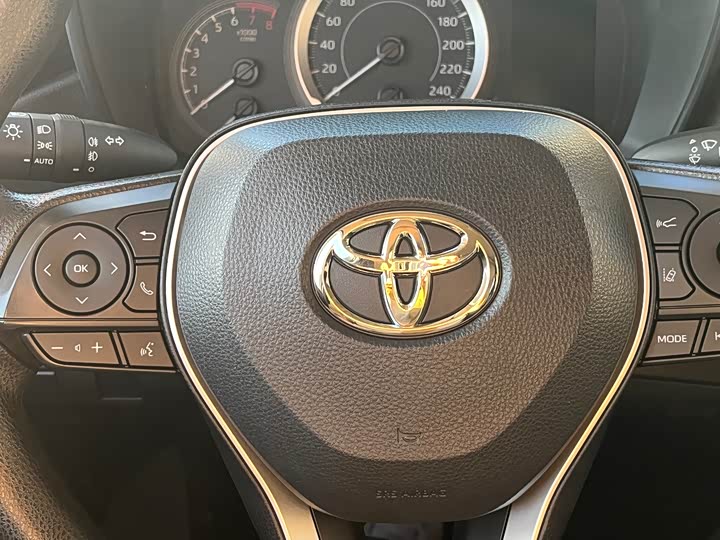 Фото 16 - Toyota Corolla