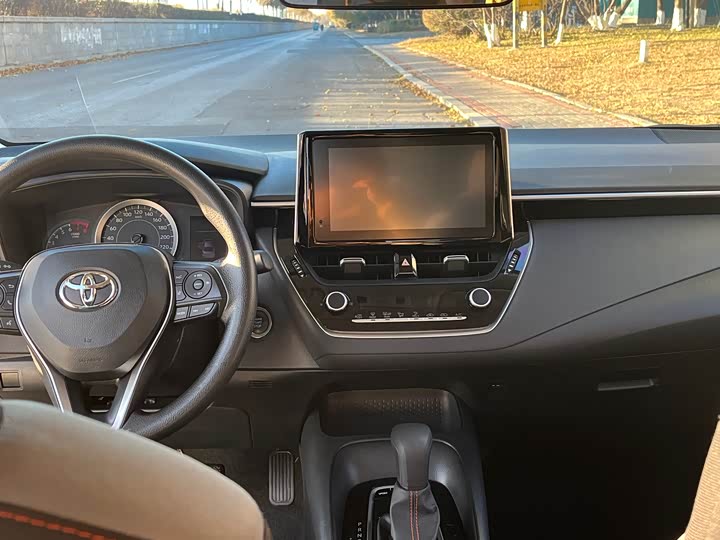 Фото 19 - Toyota Corolla