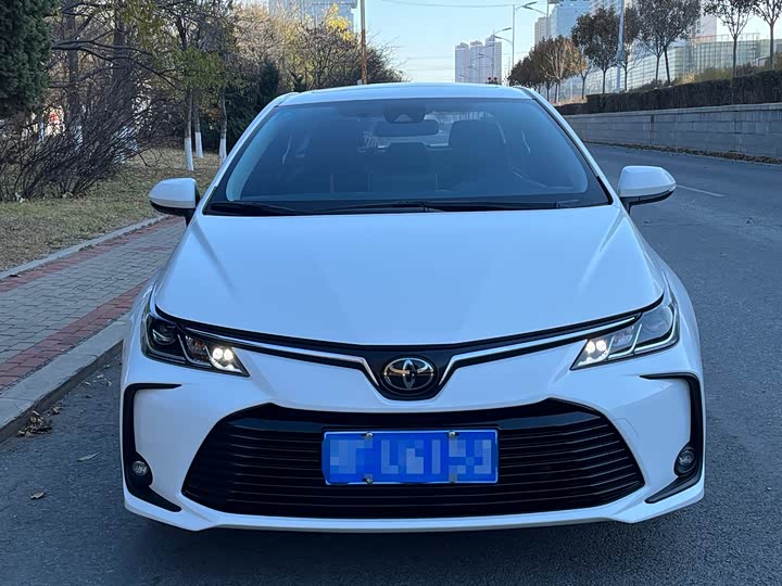 Фото 2 - Toyota Corolla