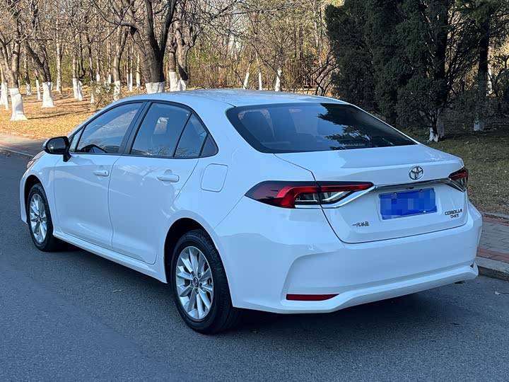 Фото 3 - Toyota Corolla