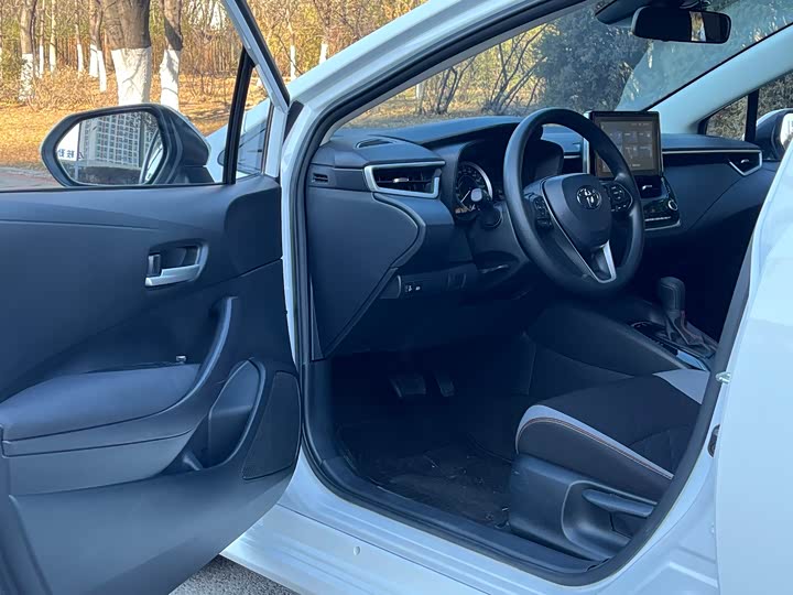 Фото 8 - Toyota Corolla