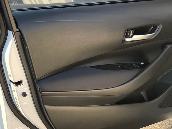 Фото 9 - Toyota Corolla