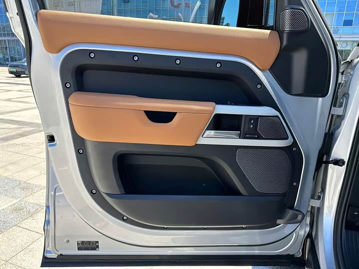 Фото 9 - Land Rover Defender