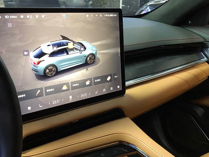 Фото 11 - Zeekr 001