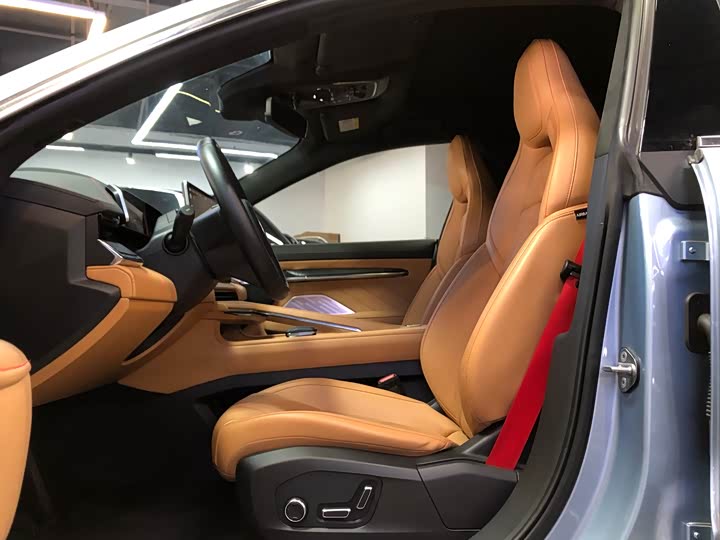 Фото 12 - Zeekr 001