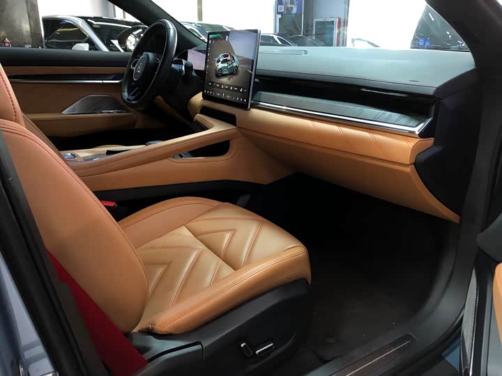 Фото 14 - Zeekr 001