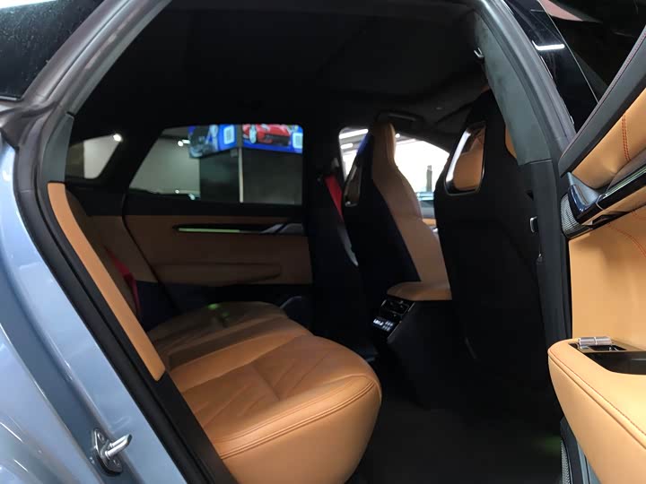 Фото 15 - Zeekr 001