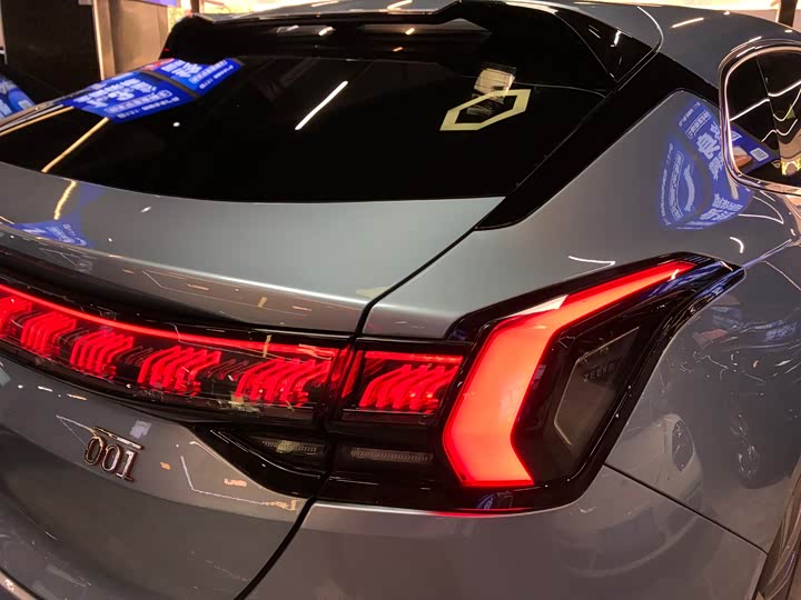 Фото 7 - Zeekr 001