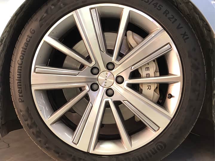 Фото 8 - Zeekr 001