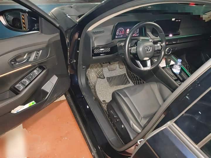 Фото 18 - Honda Accord