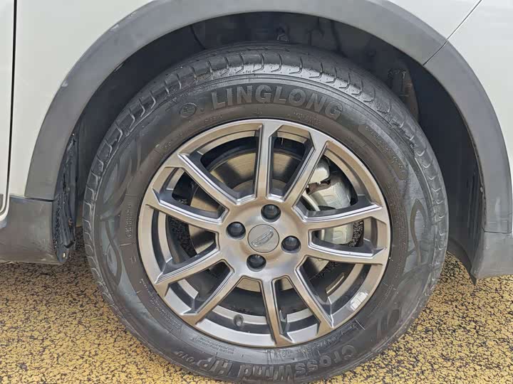 Фото 10 - Geely Vision X3