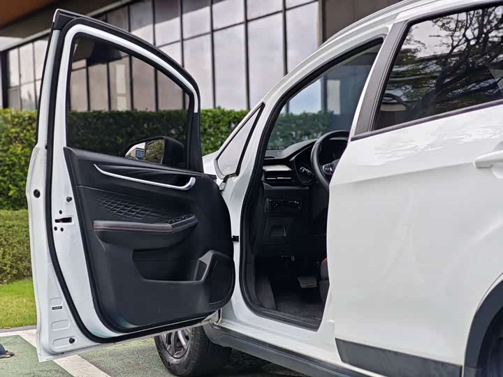 Фото 13 - Geely Vision X3