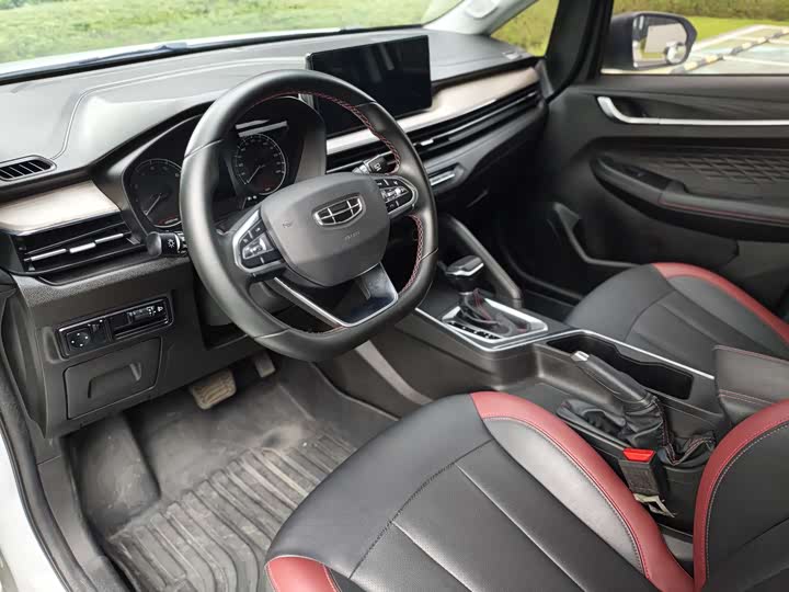 Фото 16 - Geely Vision X3