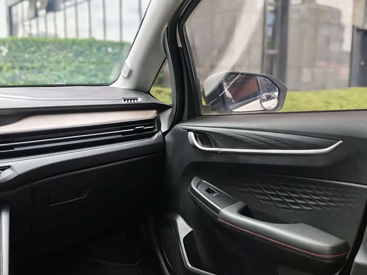 Фото 20 - Geely Vision X3