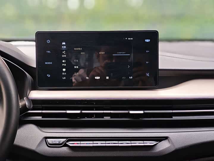 Фото 22 - Geely Vision X3