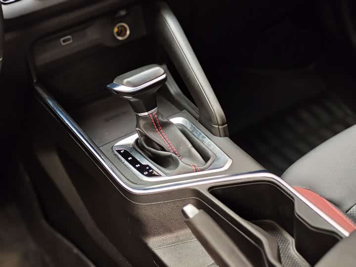 Фото 23 - Geely Vision X3