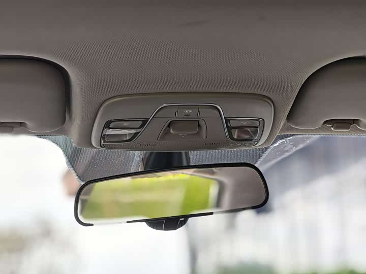 Фото 24 - Geely Vision X3