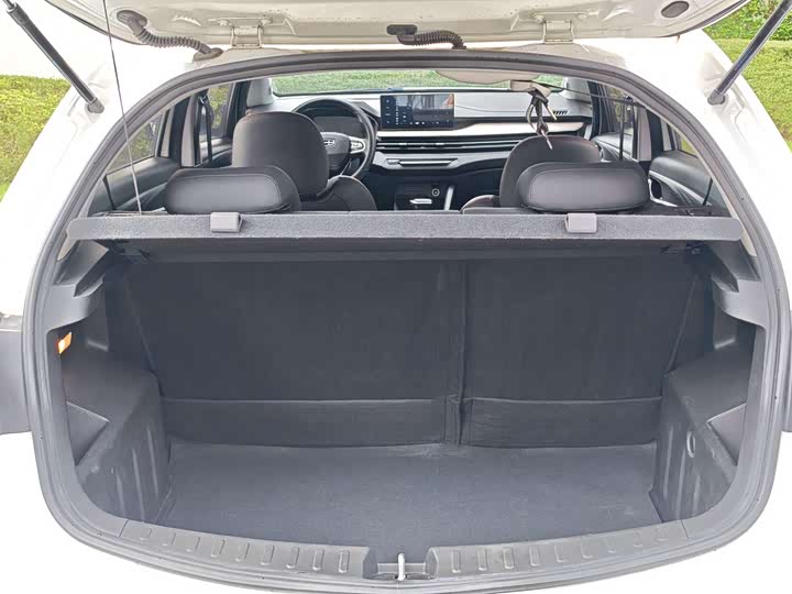 Фото 26 - Geely Vision X3