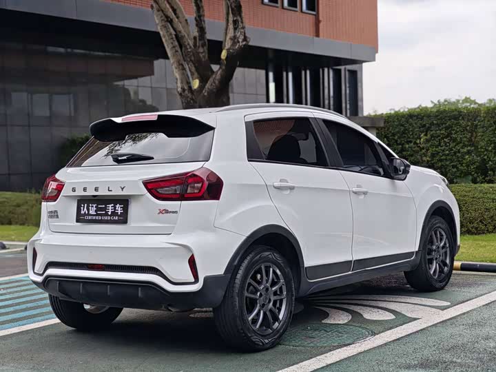 Фото 7 - Geely Vision X3