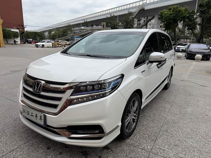 Фото 1 - Honda Elysion