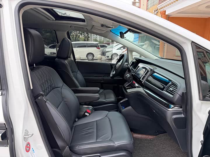 Фото 10 - Honda Elysion