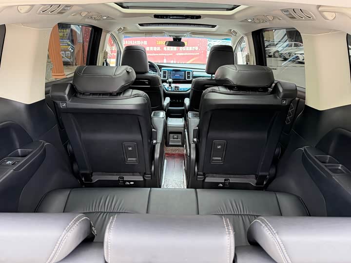 Фото 16 - Honda Elysion