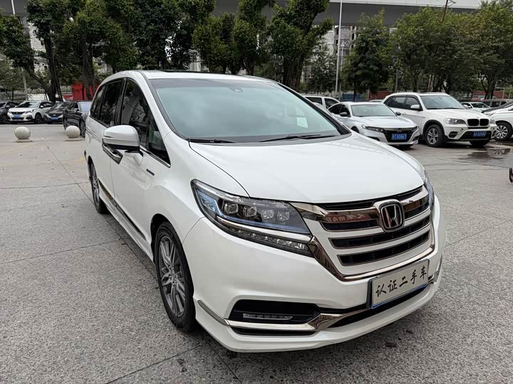 Фото 3 - Honda Elysion