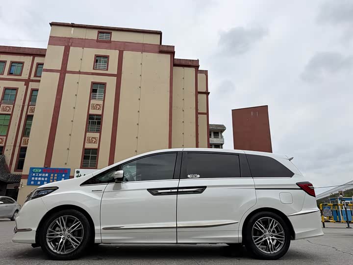 Фото 4 - Honda Elysion