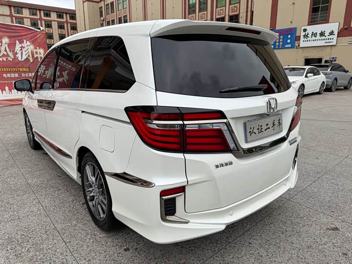 Фото 6 - Honda Elysion