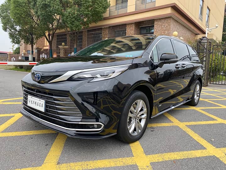 Фото 1 - Toyota Sienna