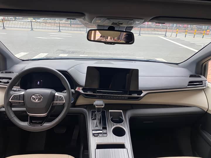 Фото 11 - Toyota Sienna