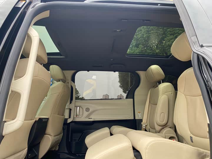 Фото 12 - Toyota Sienna