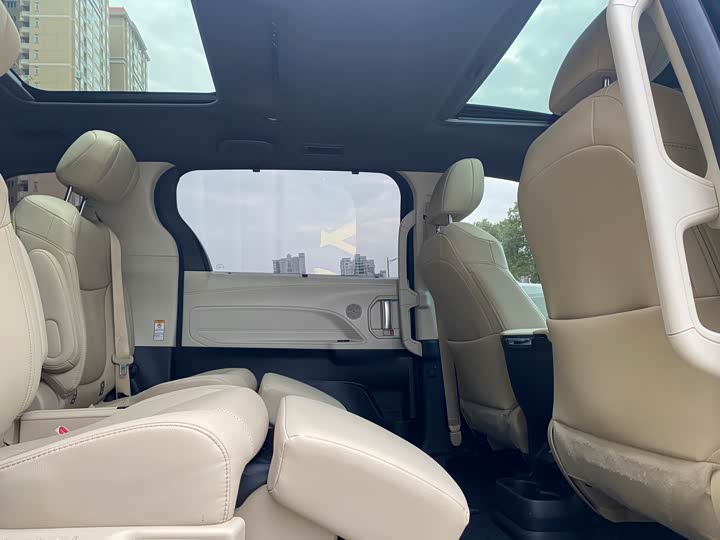 Фото 14 - Toyota Sienna