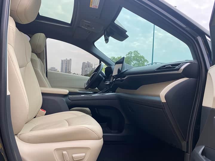 Фото 15 - Toyota Sienna