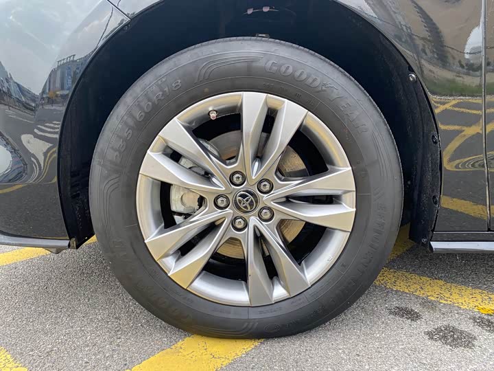 Фото 17 - Toyota Sienna