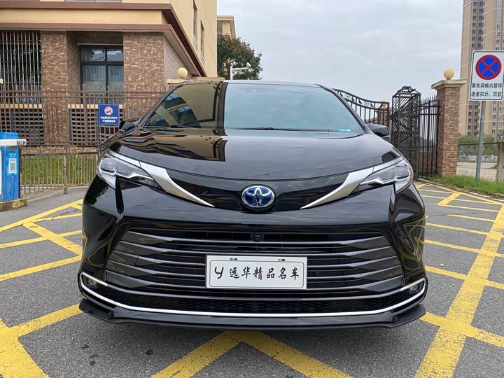 Фото 2 - Toyota Sienna