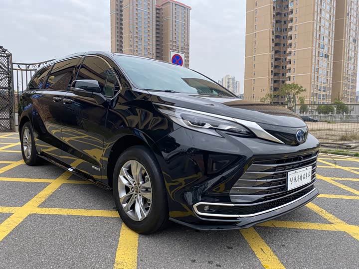 Фото 3 - Toyota Sienna