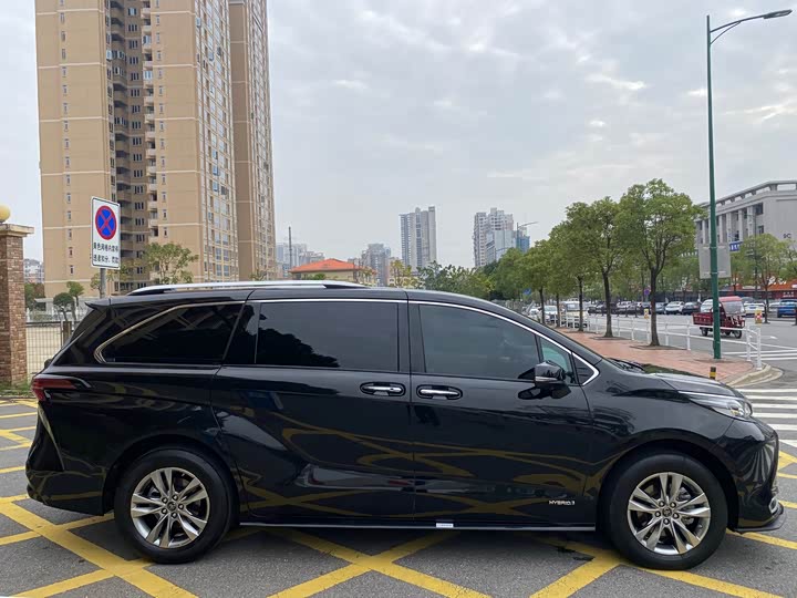 Фото 4 - Toyota Sienna