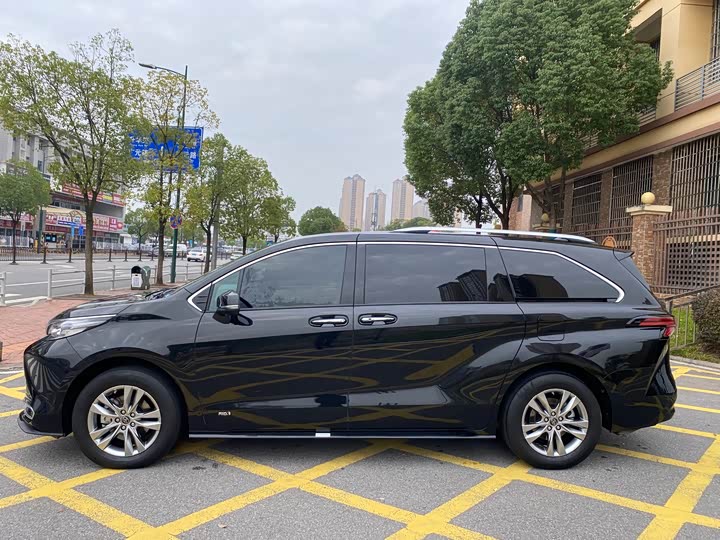 Фото 5 - Toyota Sienna