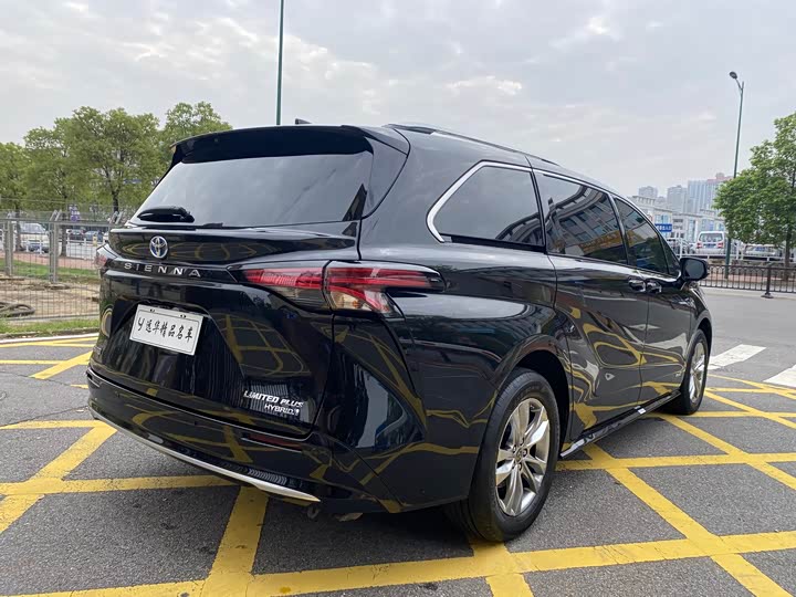 Фото 8 - Toyota Sienna