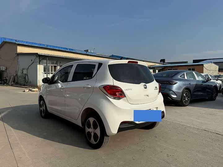 Фото 11 - Changan BenBen E-Star