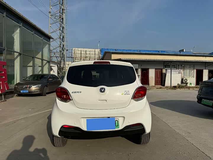 Фото 9 - Changan BenBen E-Star